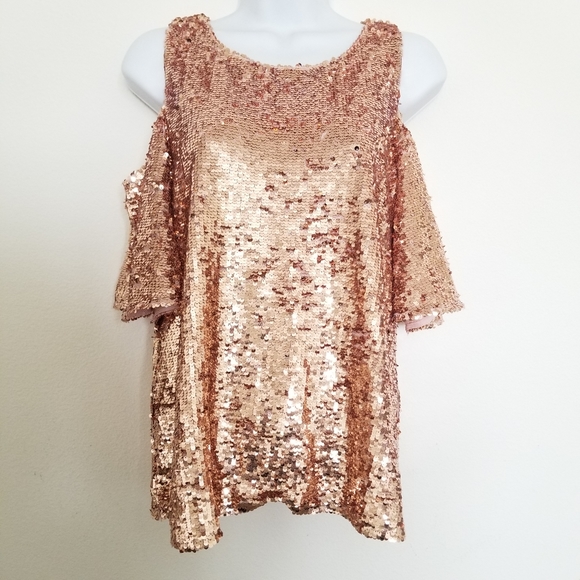 NWOT Sequin open shoulder top - Picture 2 of 8